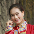 姐姐兴奋的喝着蜜汁